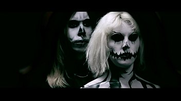 Mondträume & Nora Barcelona - La vie est courte (vidéo musicale officielle - version xplicit)
