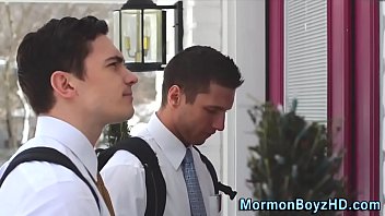 Muscly mormon sprays cum