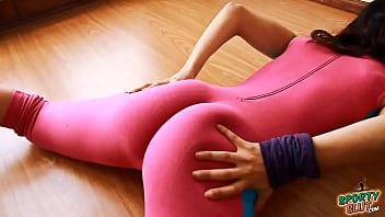 Big Booty Teen Doing Hot Yoga In Tight Bodysuit! Cameltoe!