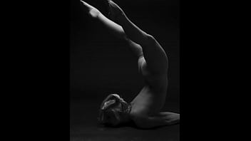 Lo spot pubblicitario di Art of Naked Yoga