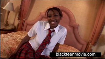 Грудастая черная школьница трахает горячее студенческое видео