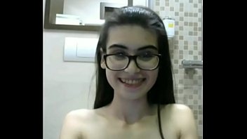 tiny 18 yr italian cam girl masturbates on exposedcamscf