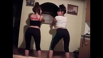 Аргентинские сестры танцуют