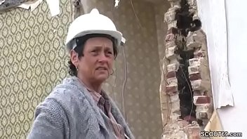 Old man fucks horny mom right on the construction site