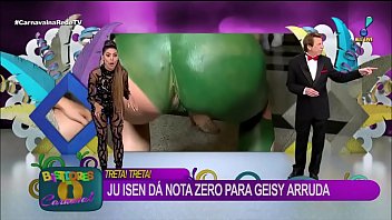 Ju Isen's Green Ass Shows Too Much While Squatting Live On RedeTV
