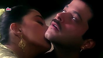 Anil-Kapoor-Madhuri-Kissing-Beta --- Escena romántica