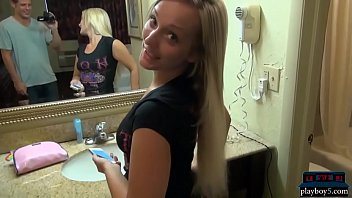 Блондинки-подруги трахаются в домашнем порно в любительском видео