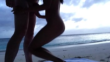 Пляжный секс снова с Foreverlicious
