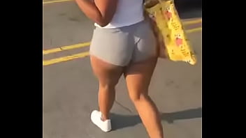 CANDID BOOTY IN THE STREETS?!!?