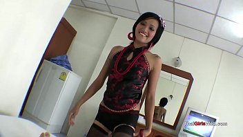 Magnífica mamada de una sexy prostituta tailandesa