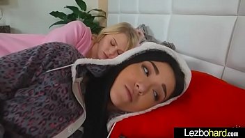 Горячая сцена секса с юными лесбиянками (Лили Рейдер и Кили Джей) видео-28
