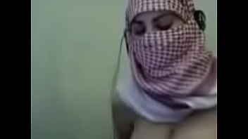 Palestine Arab Hijab Girl show her Big Boobs in Webcam