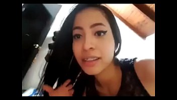 Junge lateinamerikanische Mädchen küssen sich und leben Pornos
