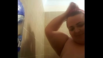 自作裸で入浴する巨乳主婦