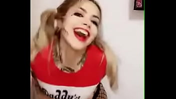 Harley Quinn - show your boobs