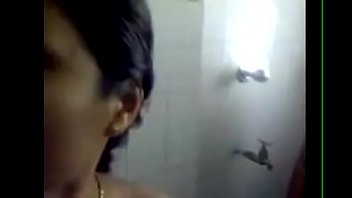 Indische Lesben baden