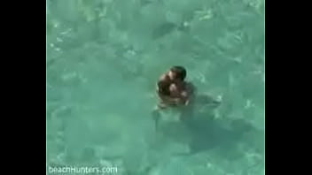 Sexe chaud dans la mer spycamed