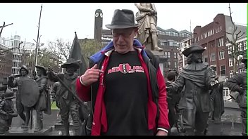 Homem sacanagem sai e explora o distrito da luz vermelha de Amsterdã