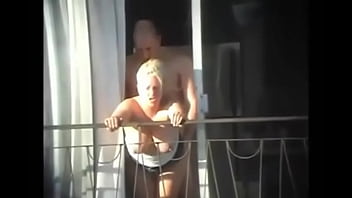 Gxquual Paar Sex auf dem Balkon des Anwesens