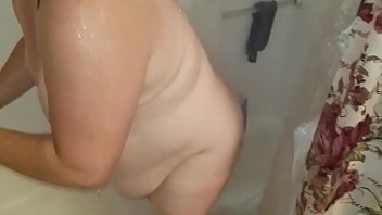 Sexy BBW Takes a Shower and Then Takes a Facial