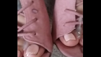 Bereifte Füße rosa Velourslederfersen