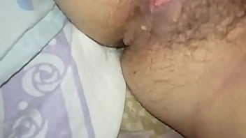 Vagina peluda se masturbando ... suculenta