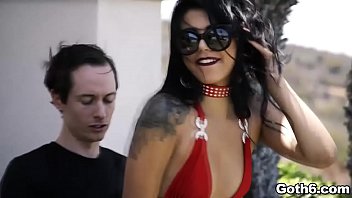 Die umwerfende Gina Valentina liebt Hardcore-Sex mit ihrem Geliebten Owen Gray.