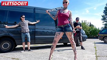 LETSDOEIT - Milf loira tatuada fodida com força no ônibus sexual