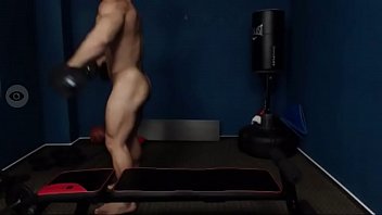 Hot muscle guy weightlifting on cam