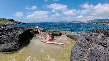 Russin Sasha Bikeyeva - Genießen Sie die atemberaubende Aussicht auf die Natur Mallorcas, die Sexualität und Leidenschaft einer schönen schlanken Nudistin