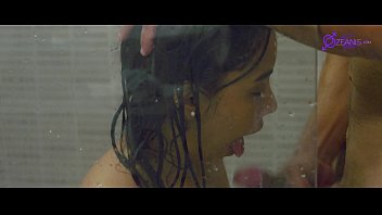 Me de 18 anos fazendo sexo com o encanador no chuveiro