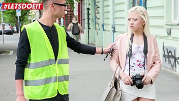 LETSDOEIT - La ragazza ucraina Anna Rey scopa all'estero con un poliziotto locale