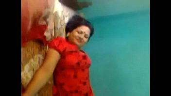 indien l'homme putain sexy sali CHATTE dans rouge saree dans maison