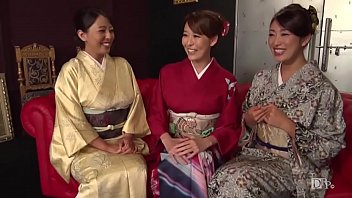 Оргия с красивой зрелой женщиной в кимоно / завораживающее издание 1