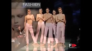 The best topless fashion show, the most exclusive moments of the international runway!