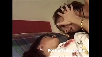 lesbiche italiane fanno sesso - Italian lesbian sex fighe bagnate