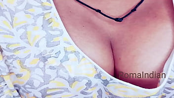 Hot desi sister show cleavage to stepbrothers