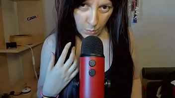 Give me your cock inside your mouth! Games and sounds of saliva and mouth in Asmr with Blue Yeti