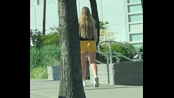 Gringa walking in shorts down the street
