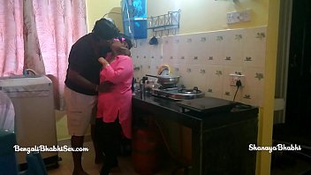 Big Ass Bengali Bhabhi mit heißem Hardsex in der Küche