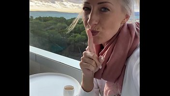 Mi sono toccato l'orgasmo sul balcone di un hotel pubblico a Maiorca!