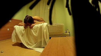 Voyeur in a hotel, caught the fat woman and the gay man eating her ass, her cock and her pussy...