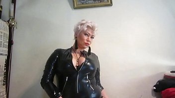 Mature Russian blonde bitch AimeeParadise poses and fucks herself with a big dildo ... I would have such a mommy!