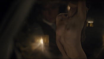 Sonya Cullingford nue - THE DANISH GIRL - mamelons, seins, seins nus, striptease, actrice, se tordant