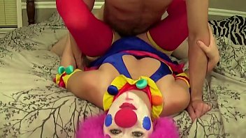 Clown Mädchen gefickt und gegeben Gesicht