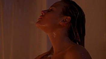 Tania Saulnier: Sexy Duschmädchen (Duschszene) - Smallville (Englisch & Spanisch)
