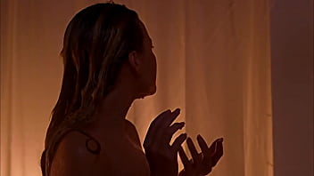 Tania Saulnier: Sexy Duschmädchen (Duschszene) - Smallville (Spanisch & Französisch)