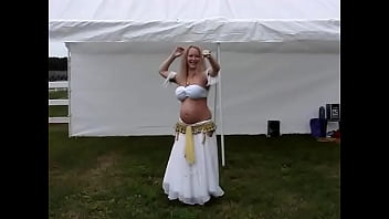 Danseuse du ventre enceinte - tambour