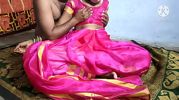 Sexo con ama de casa india con sari rosa