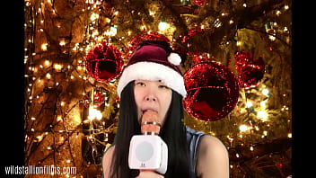 Alexandria Wu estrela na Sexy ASMR Christmas Edition